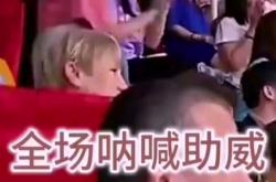 包含阿扎伦卡回归赛场，回归赛场首场状态亮眼，利物浦观众沸腾！的词条